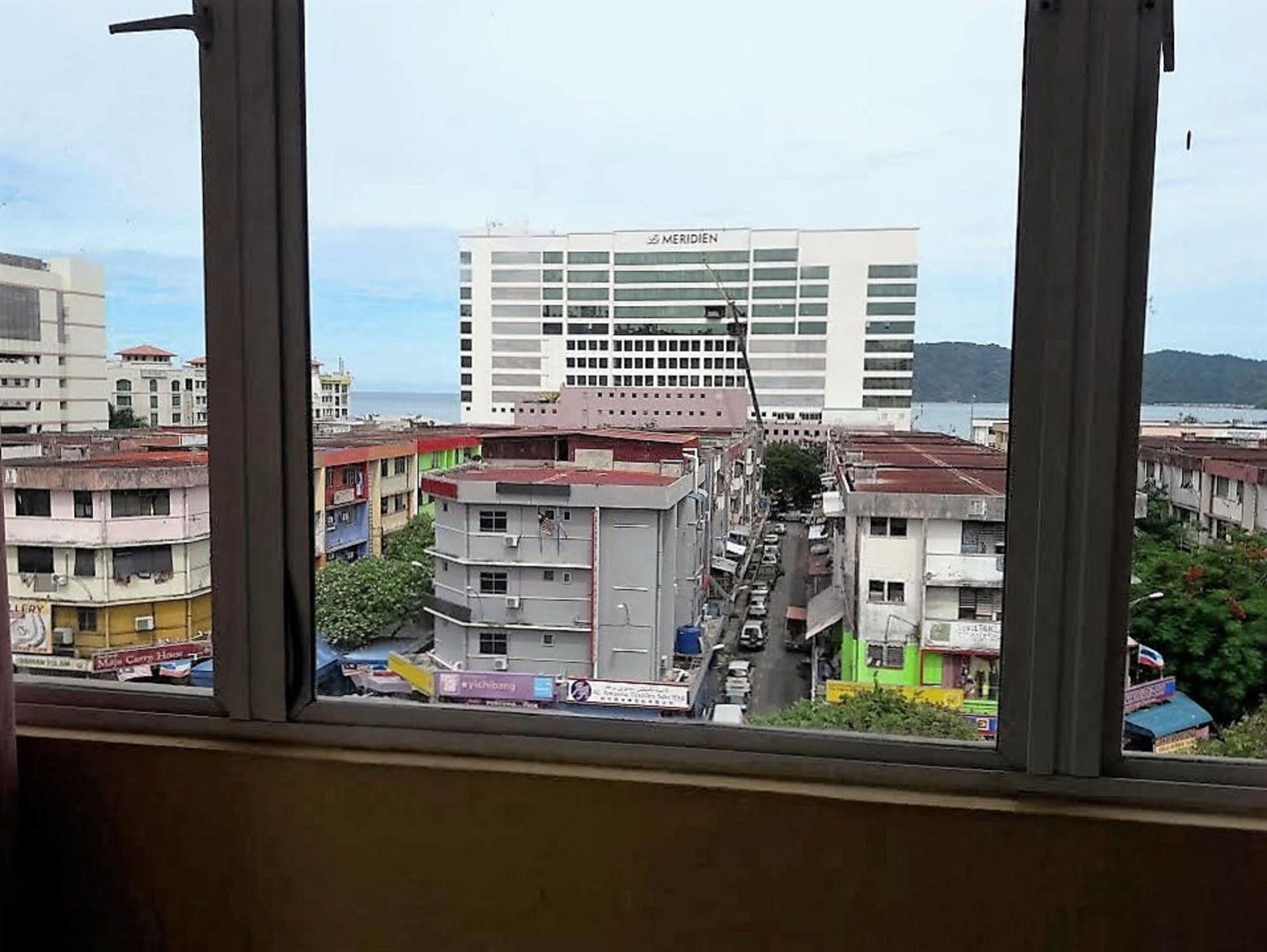 Oyo 216 La Viva Hotel Kota Kinabalu Buitenkant foto