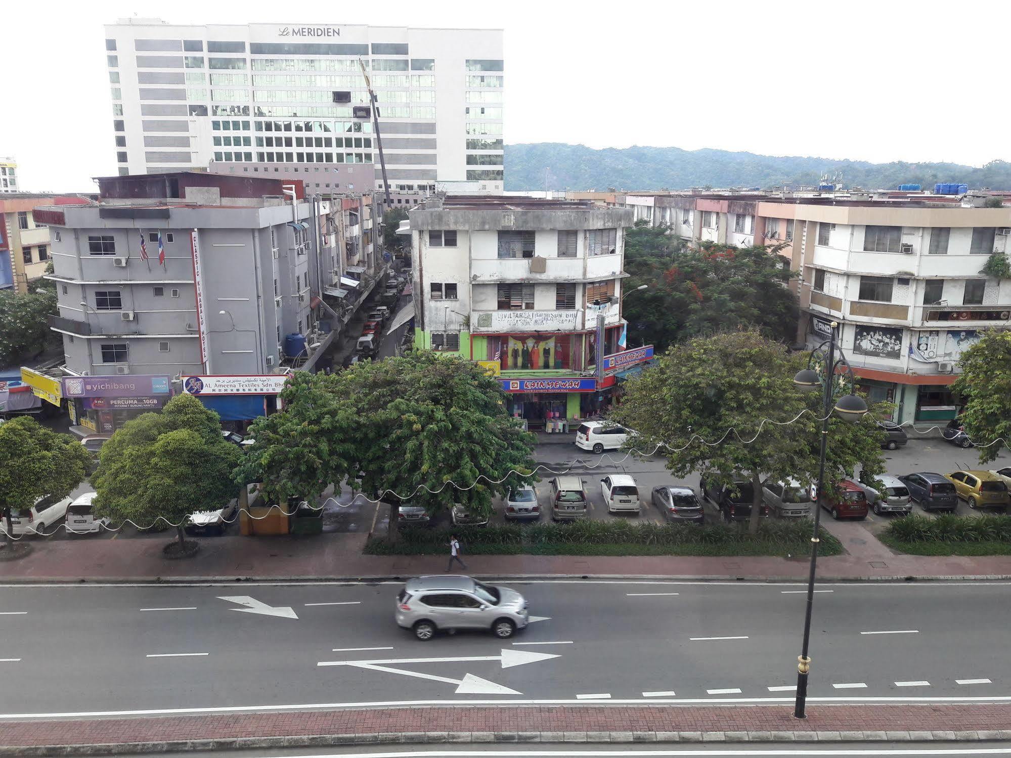 Oyo 216 La Viva Hotel Kota Kinabalu Buitenkant foto